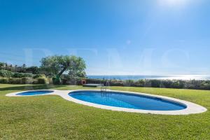 Elegant Apartment with Terrace and Pool REMS