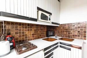 Amiral View - Great 1 Bedroom Apartment in Paris