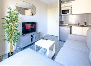 Cosy 2-Room Flat - Nice Train Station - City Center