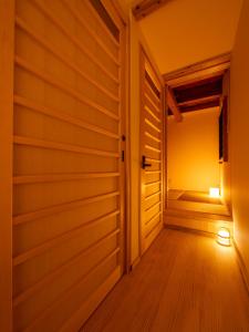 ひとあかり 東山 Hitoakari Higashiyama-A Warm and Modern Machiya Stay