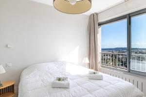 Apartment with pool - sea view