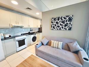 SUNRISE HOMES - Near JBR Walk & Beach - Lovely Studio