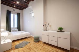 San Polo Apartment with Balcony