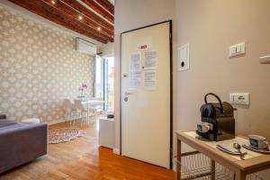 San Polo Apartment with Balcony