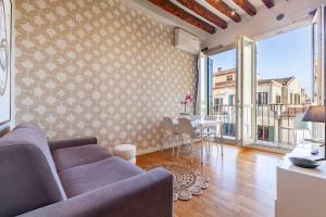 San Polo Apartment with Balcony