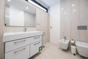 Golden Nelly By Algartur