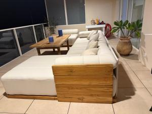 Appartement 3 pièces pieds dans l eau front de mer sur la côte dAzur