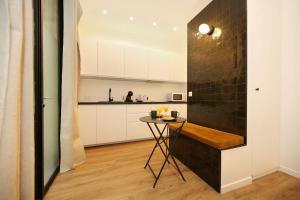 Studio fonctionnel tout equipe Batignolles - 2P