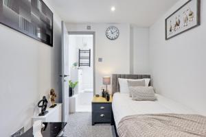 Stylish 4-Bedrooms - Family - Contractor - Parking - Super Fast Speed Wi-Fi - Sleeps 5 - CLARK PROPERTY ESTATES