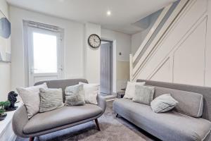 Stylish 4-Bedrooms - Family - Contractor - Parking - Super Fast Speed Wi-Fi - Sleeps 5 - CLARK PROPERTY ESTATES