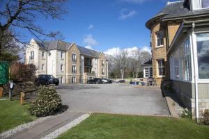 Royal Gardens Apartment 10