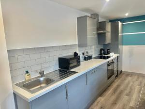 Two Bedroom Apartment by Brookland Stays Serviced Accommodation Short Lets Leeds with Free WiFi