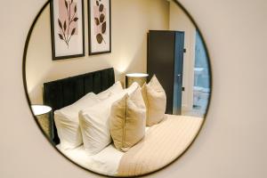 Sleek City Stay 2 Bed Apt Free Parking and Terrace