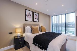 Sleek City Stay 2 Bed Apt Free Parking and Terrace