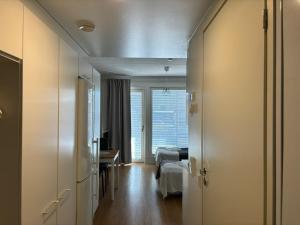 Kotimaailma - Valoisa yksiö - Lähellä junaa & lentoasemaa