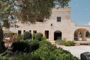HelloApulia - Masseria Petra Antica - Charming Family Retreat with Pool & Gym in Itria Valle
