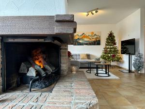 Apartment with Balcony & Mountain View
