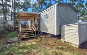 Nice Stacaravan In Saint-Julien-En-Born