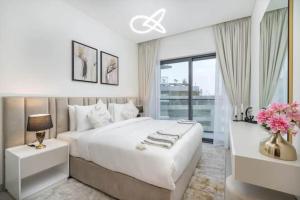 Vogue Vacation Homes, Al Maktoum City Sobha Hartland Waves Near to Downtown, Burj Khalifa and Dubai Mall, One Bedroom Apartment plus Kids room with Balcony and City View, Access toAmenities