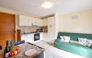 Amazing Apartment In Vione With Wifi