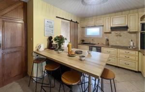 Awesome Home In Sernhac