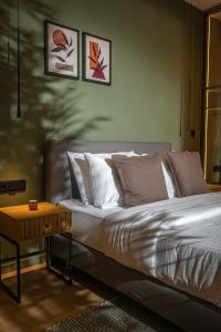 Trio190 - 2BR,Balcony, Near Acropolis and Metro