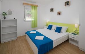 Awesome Home In Tinjan