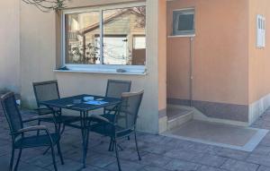 Beautiful Home In Lovorje