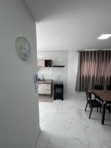 Apt 2 suites Novo 180M da Praia Completo