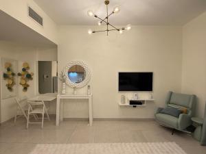 Canal View Studio AG Tower