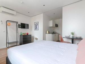 UrbanFlat 210 - Beautiful Studio in the center of Paris