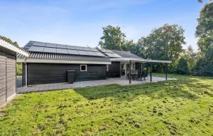 Gorgeous Home In Farsø With Wifi