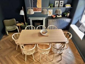 Relaxing hot tub retreat in Llangefni