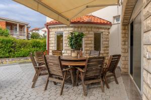 Villa Jelena Vir near beach