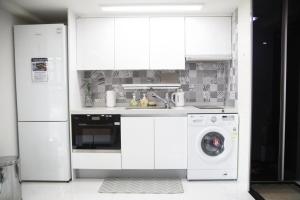 Modern High-Rise Studio City View