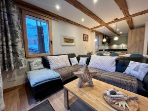 CHALET - DUPLEX neuf 8 pax - pied des pistes - parking privé - cheminée - Skiroom - 3 rooms & mezzanine