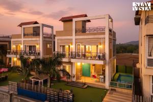 Pristine Peak at Zenith Villa by VEO