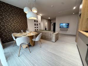 Airport dream - Modern, King size beds