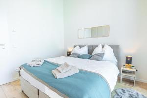 Fancy 2BR & 1LR Apartment Panoramic Sky View