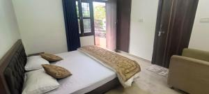 Mountain Breeze 2BHK with a spectacular view