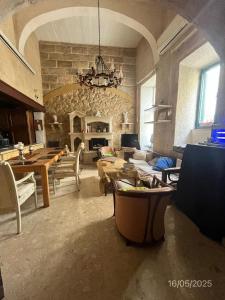 Cozy Room with Queensize bed in Historic House