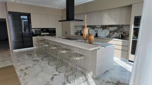 World Class 6 BDR Villa In Signature Palm