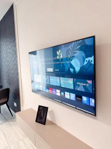 Sky Escape - Private Parking, Kingsize Bed