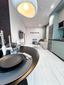 Sky Escape - Private Parking, Kingsize Bed