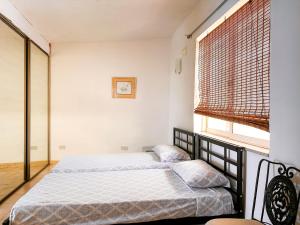 Stylish Seaside Apartment with Coastal Elegance SV11