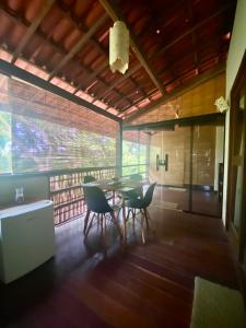 Flat Iansã Condomínio beira-mar Varanda Piscina.