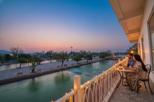 Jaswinder Bhawan - By The Ganges