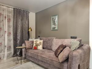 Few Steps to the Bay