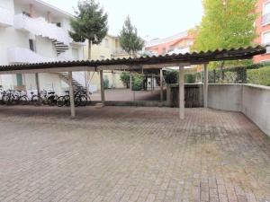 Central flat with terrace and parking