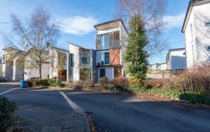 Family 3 Bedroom House by Guestz